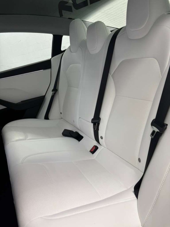 2025 Tesla Model 3 Image 6