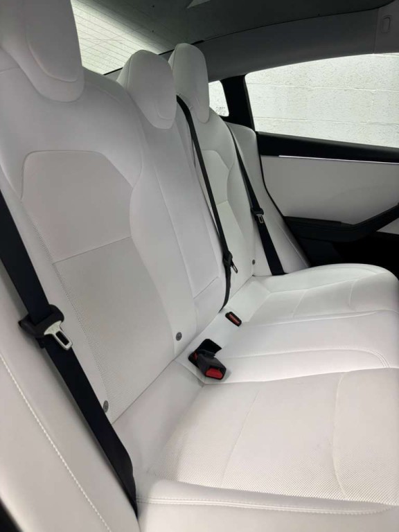 2025 Tesla Model 3 Image 7