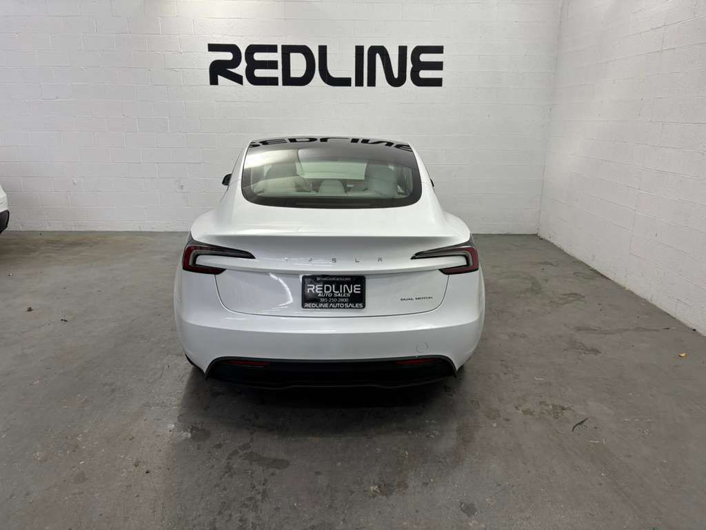 2025 Tesla Model 3 Image 8