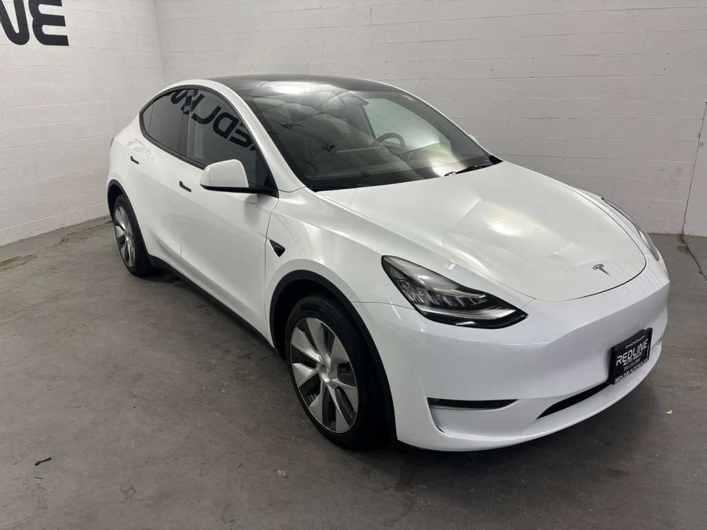 2023 Tesla Model Y Image 3