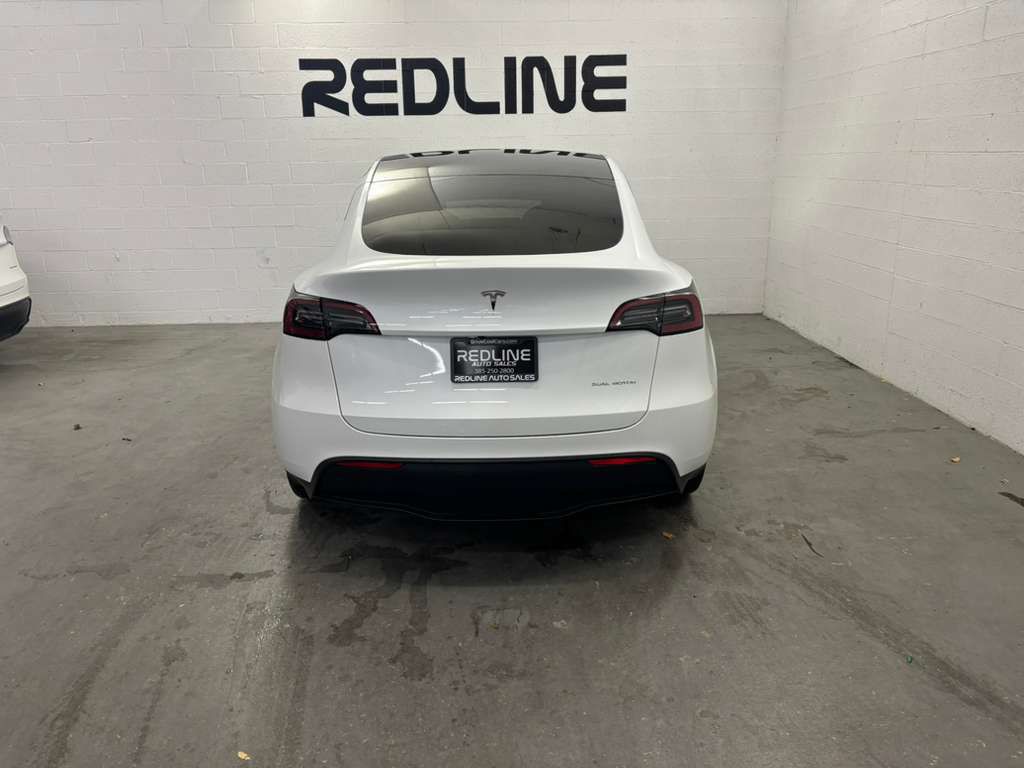 2023 Tesla Model Y Image 10