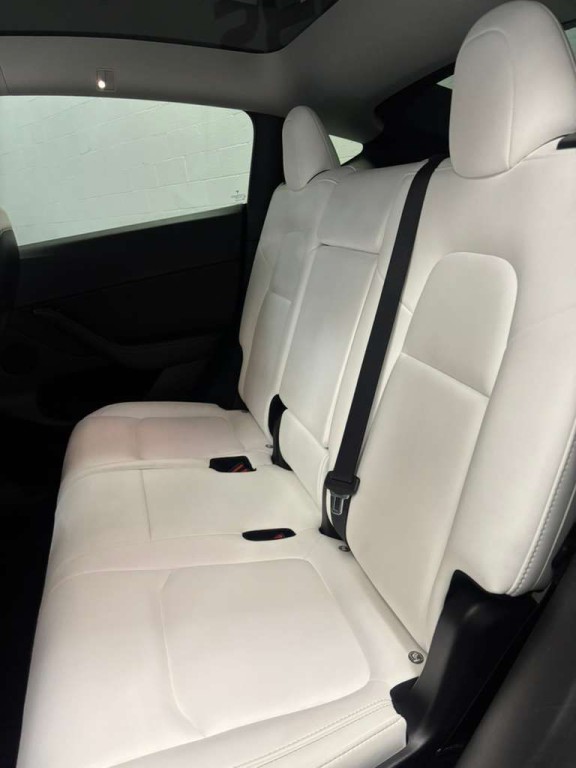 2024 Tesla Model Y Image 6