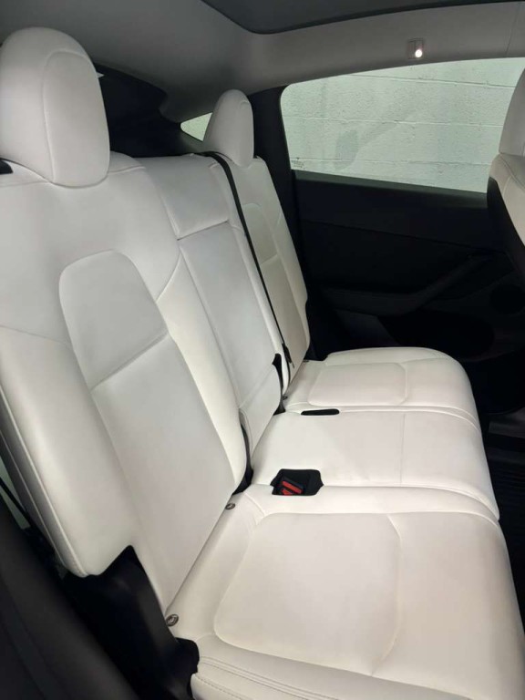 2024 Tesla Model Y Image 7