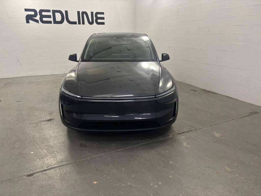 2026 Tesla Model Y Image 2