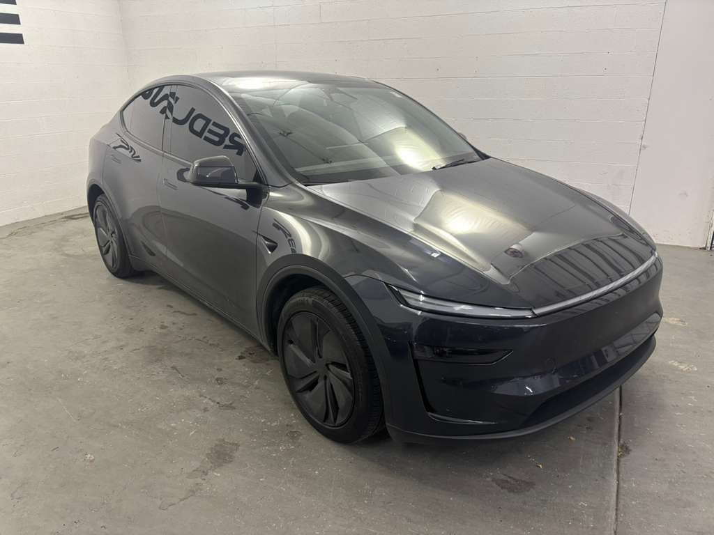 2026 Tesla Model Y Image 3