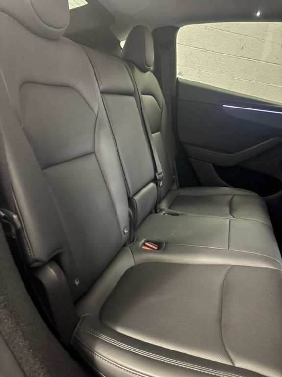 2026 Tesla Model Y Image 6