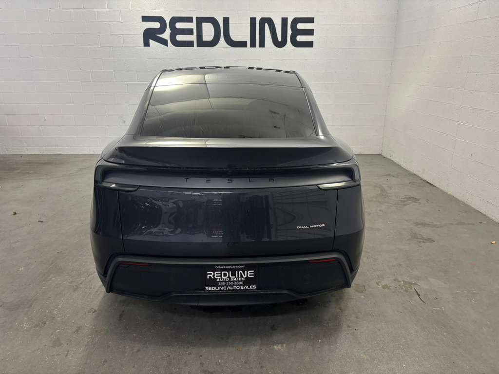 2026 Tesla Model Y Image 8