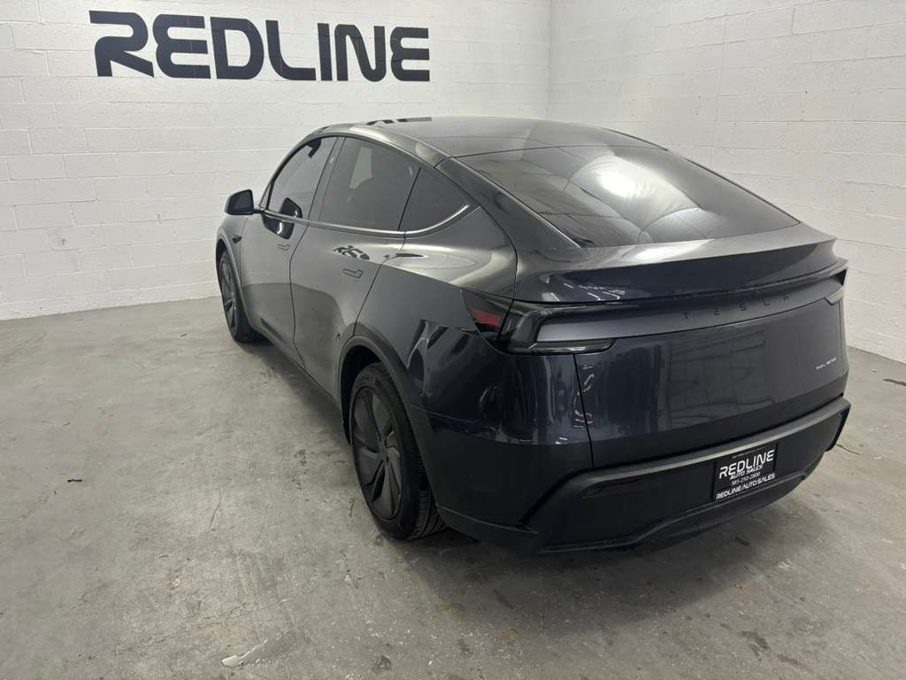 2026 Tesla Model Y Image 10