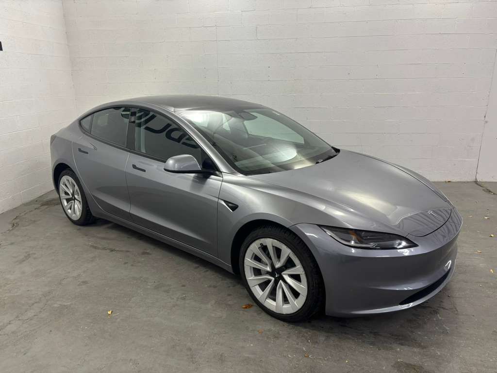2025 Tesla Model 3 Image 3