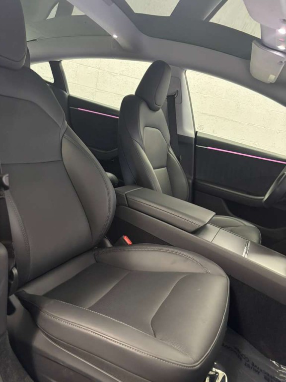 2025 Tesla Model 3 Image 4