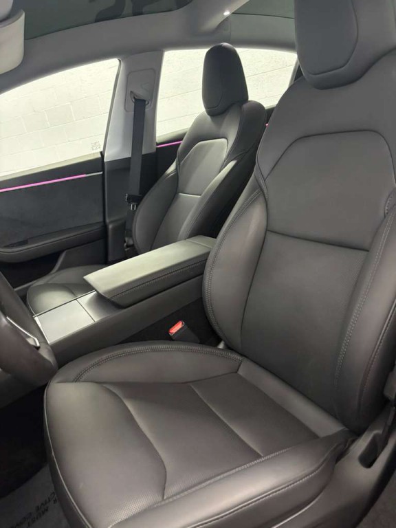2025 Tesla Model 3 Image 5