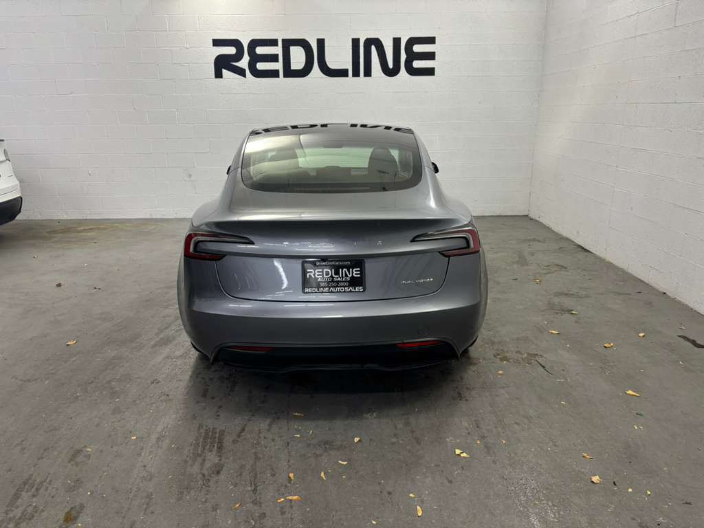 2025 Tesla Model 3 Image 8