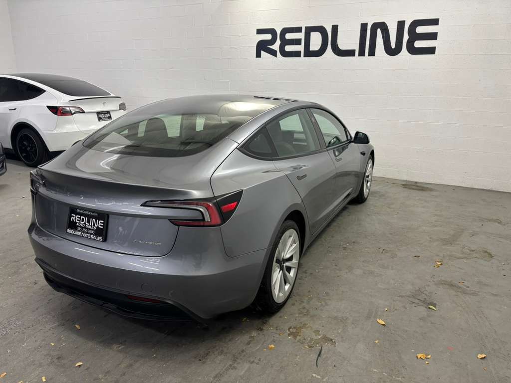 2025 Tesla Model 3 Image 10