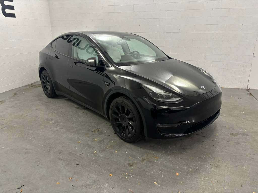 2023 Tesla Model Y Image 3