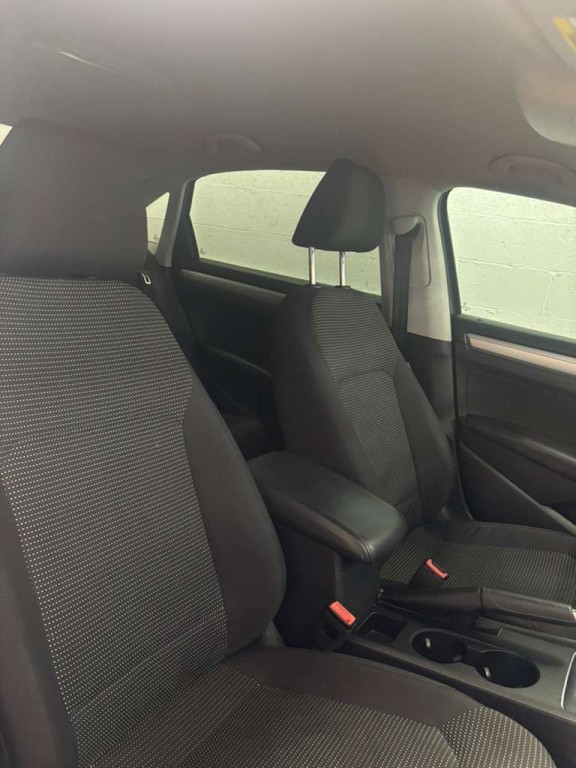 2016 Volkswagen Passat Image 4