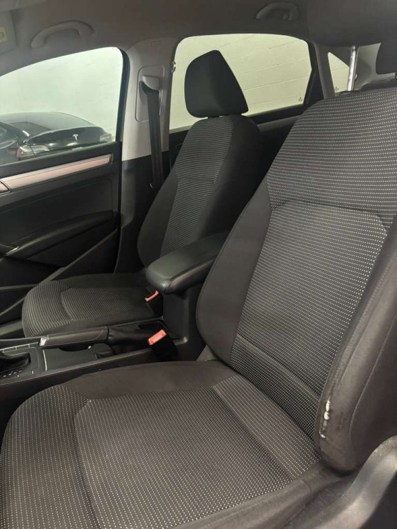 2016 Volkswagen Passat Image 6