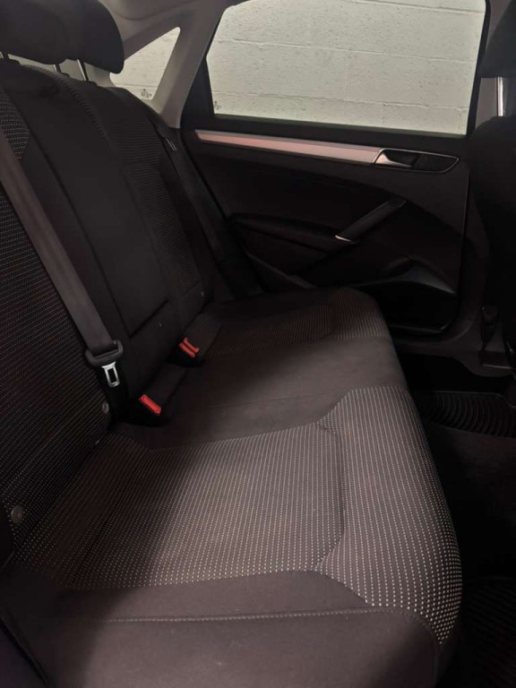 2016 Volkswagen Passat Image 7