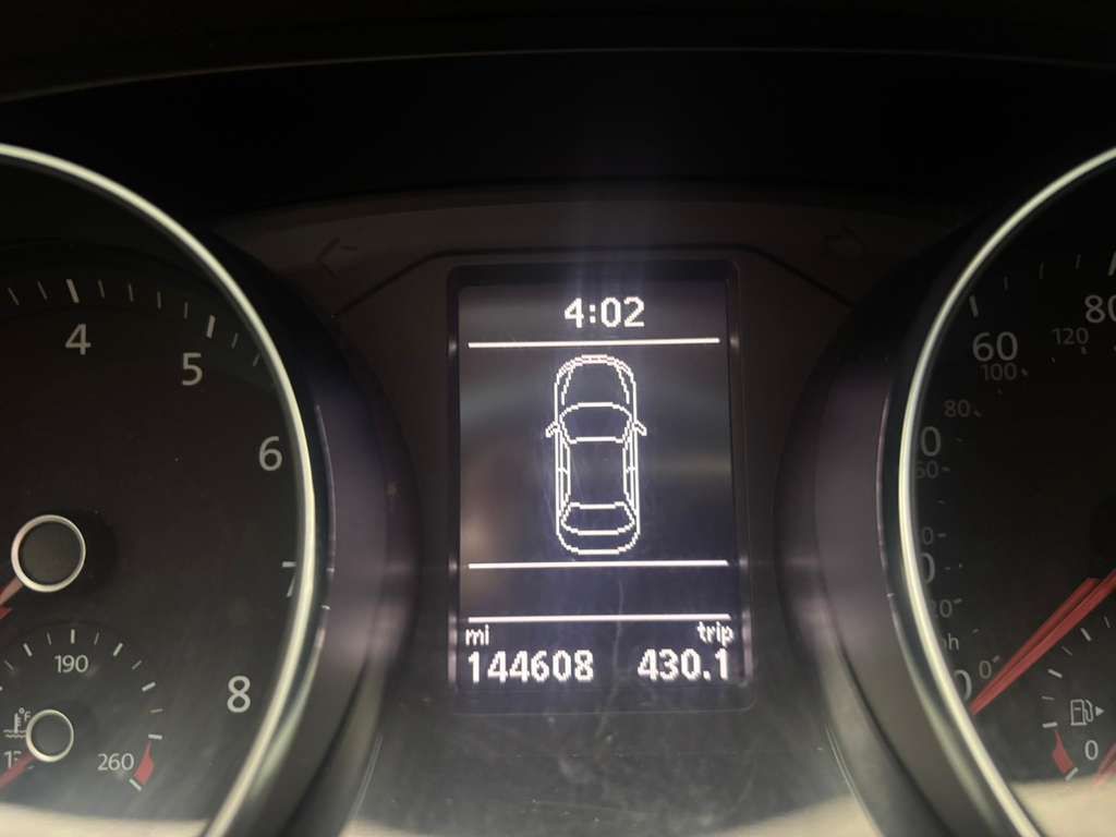 2016 Volkswagen Passat Image 11