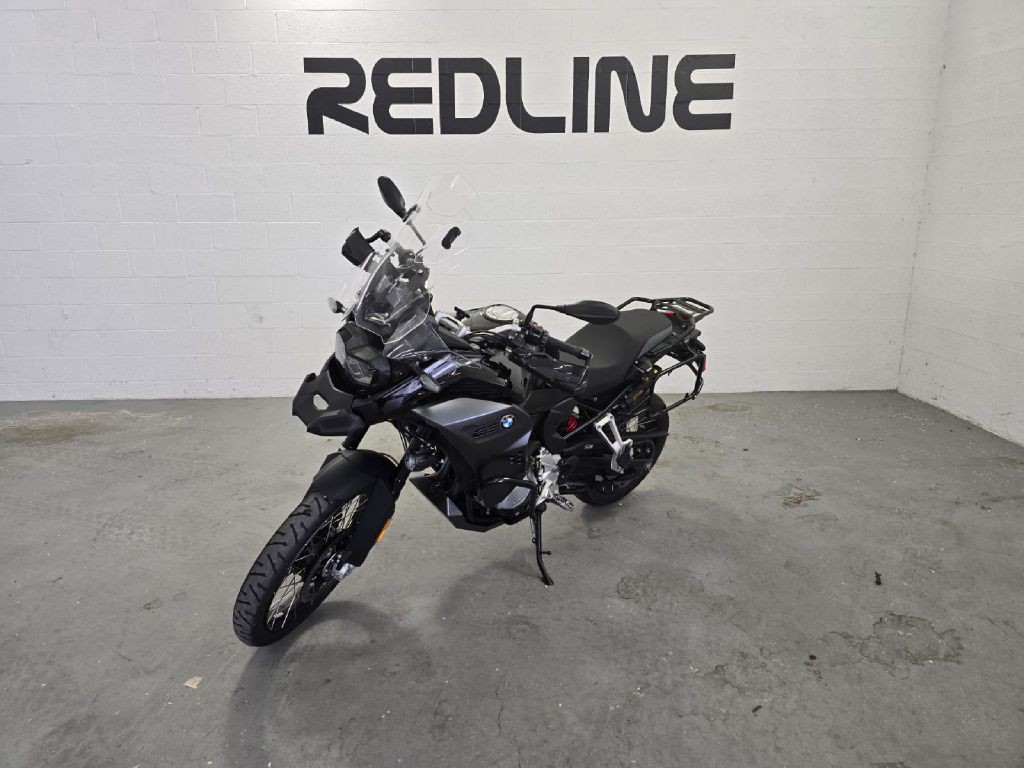 2022 BMW 8 Series Image 1