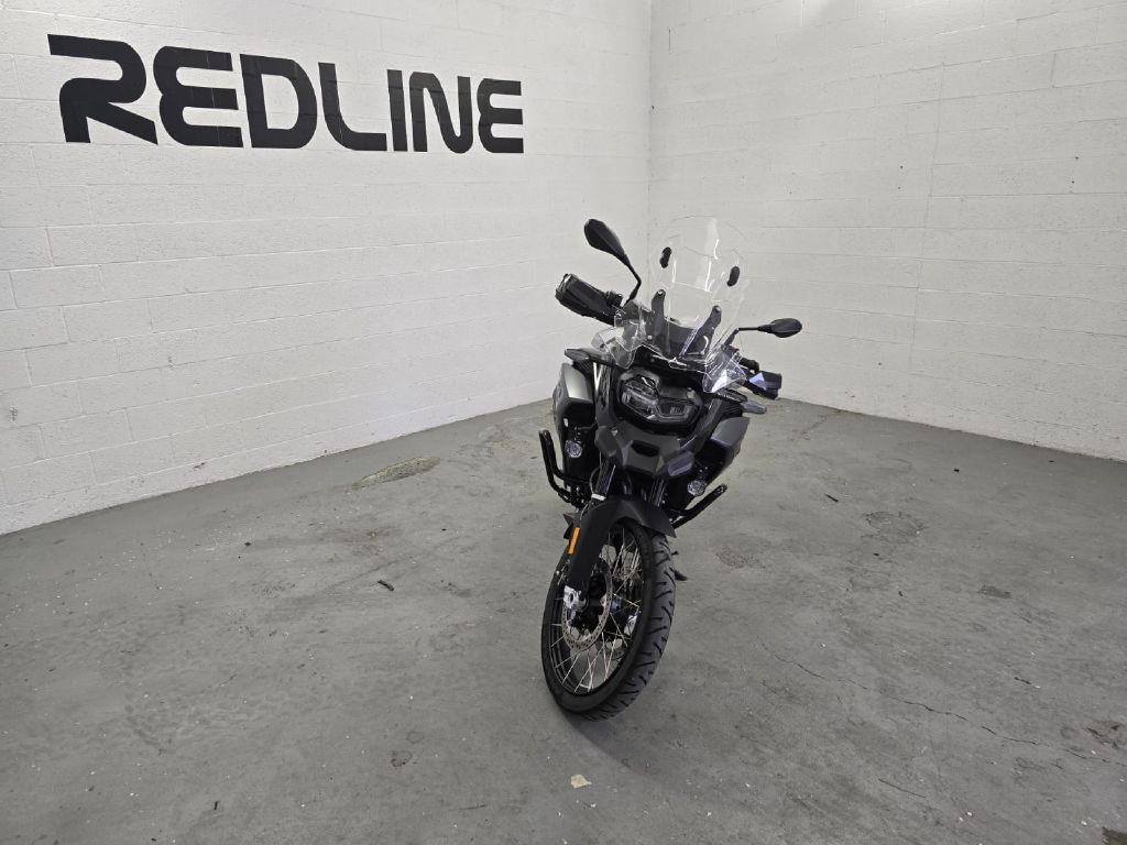 2022 BMW 8 Series Image 2