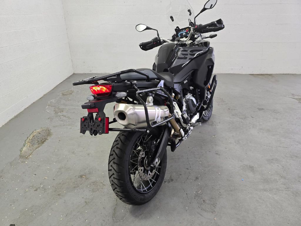 2022 BMW 8 Series Image 5