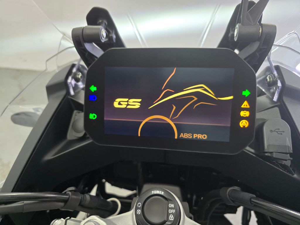 2022 BMW 8 Series Image 8