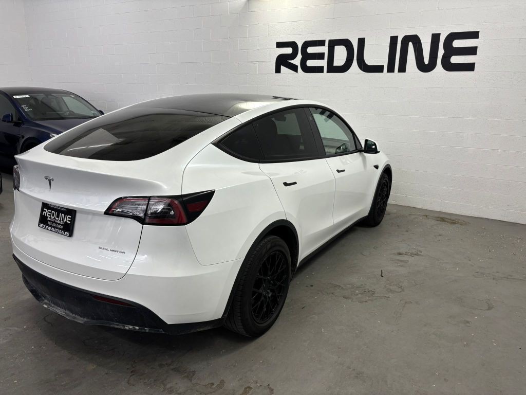 2023 Tesla Model Y Image 10