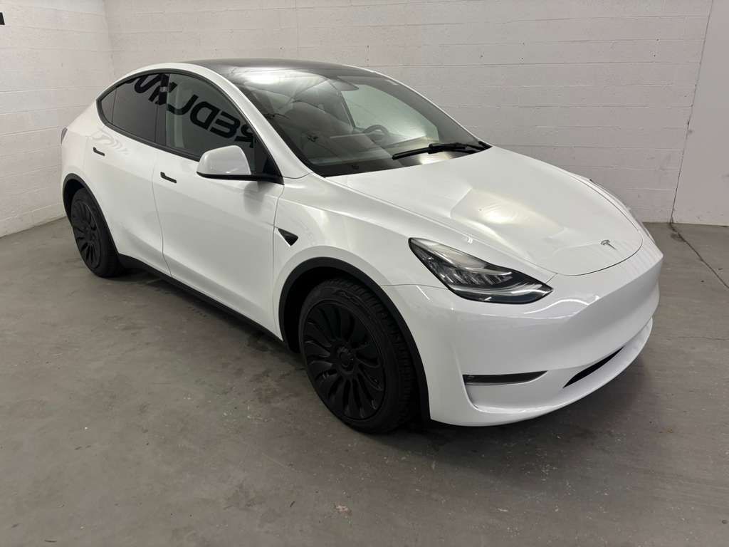 2023 Tesla Model Y Image 3