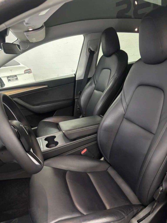 2023 Tesla Model Y Image 8