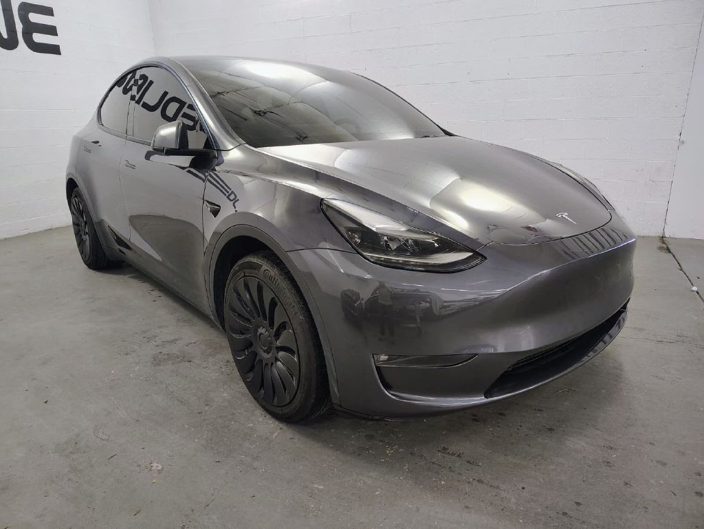 2023 Tesla Model Y Image 3