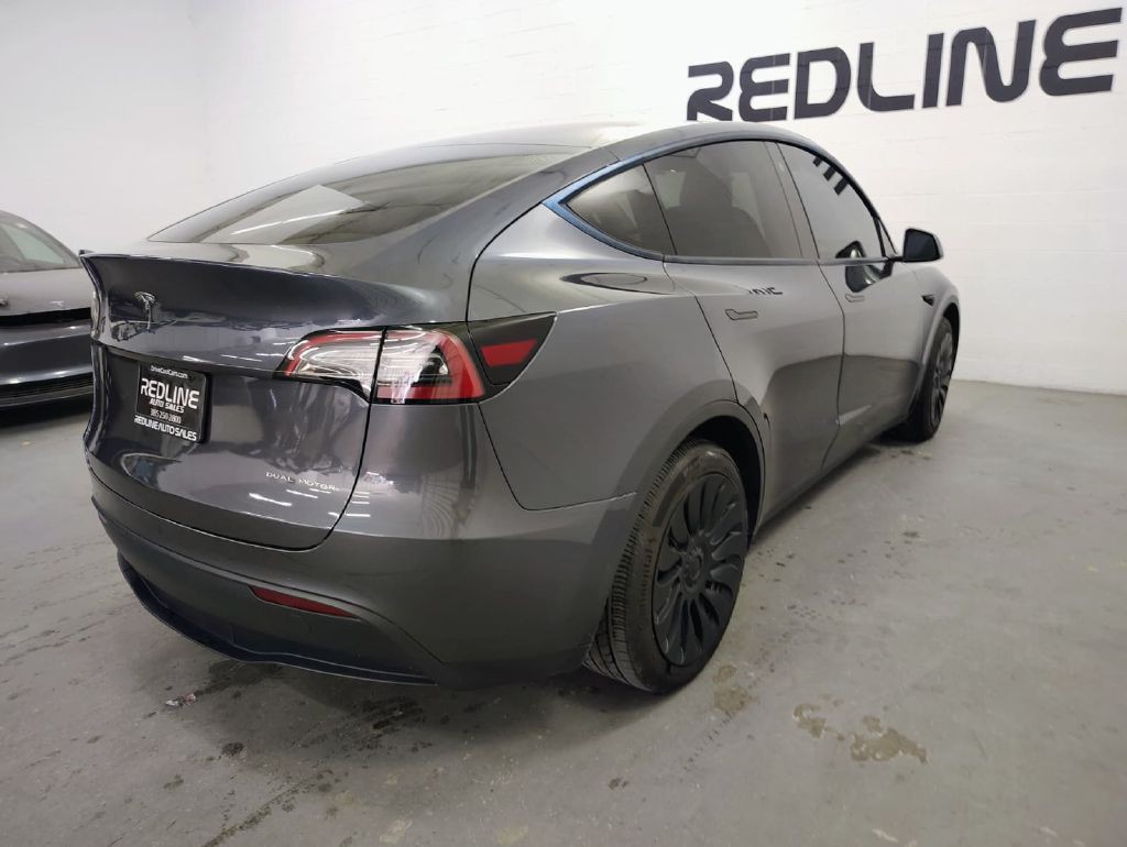 2023 Tesla Model Y Image 10