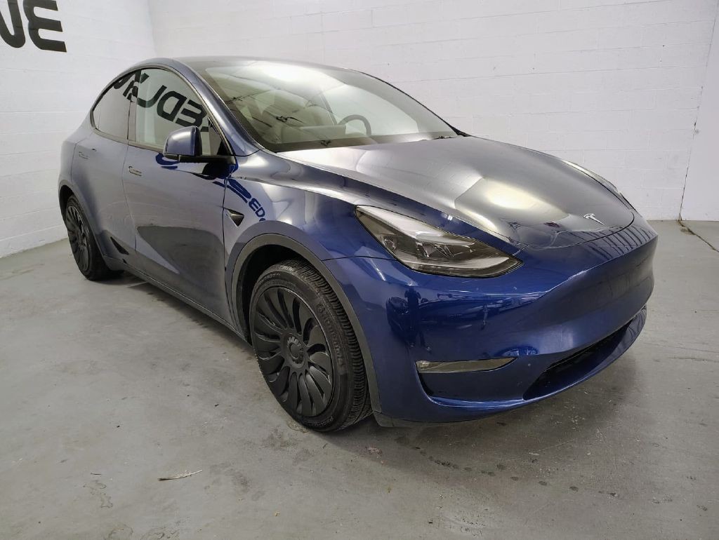 2024 Tesla Model Y Image 3