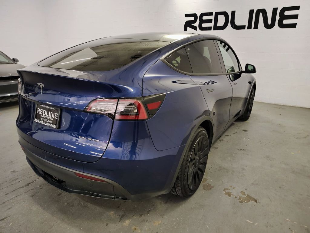 2024 Tesla Model Y Image 10