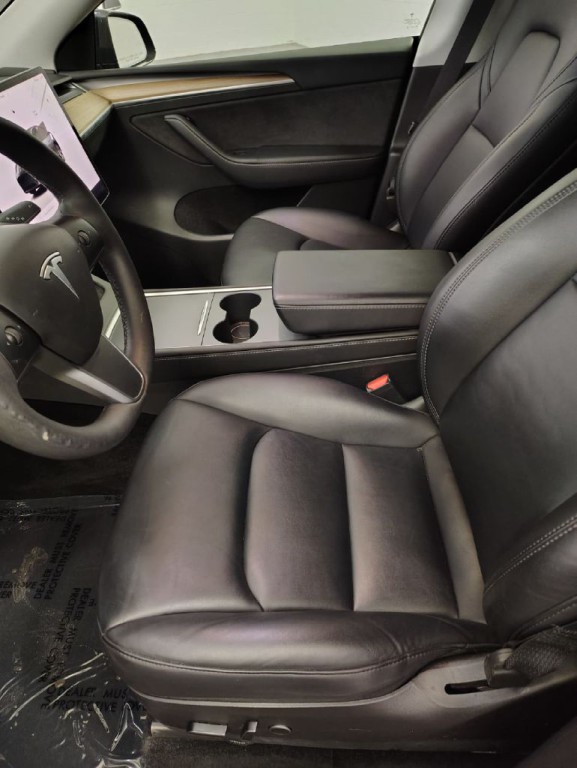 2023 Tesla Model Y Image 4