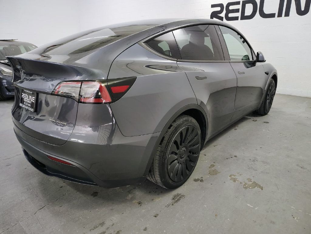 2023 Tesla Model Y Image 10