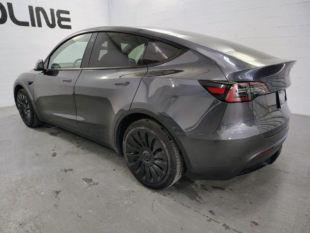 2023 Tesla Model Y Image 11