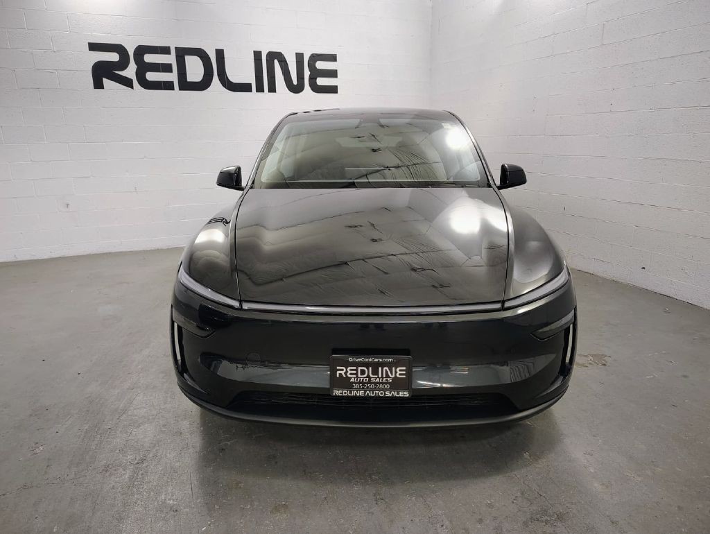 2026 Tesla Model Y Image 2