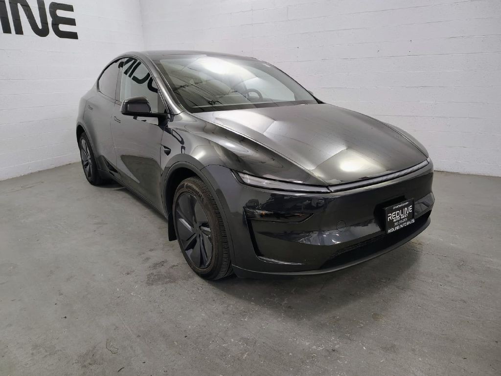 2026 Tesla Model Y Image 3