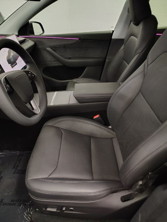 2026 Tesla Model Y Image 4