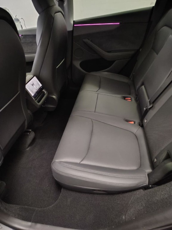 2026 Tesla Model Y Image 6