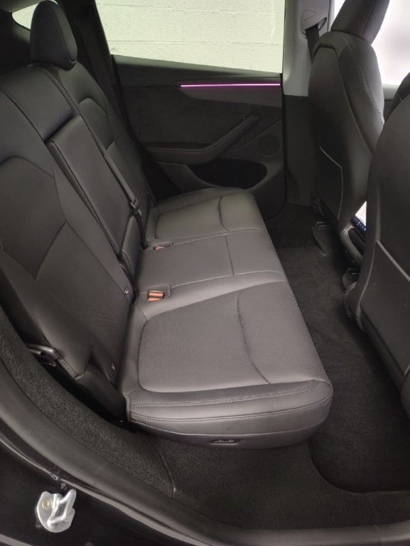 2026 Tesla Model Y Image 7