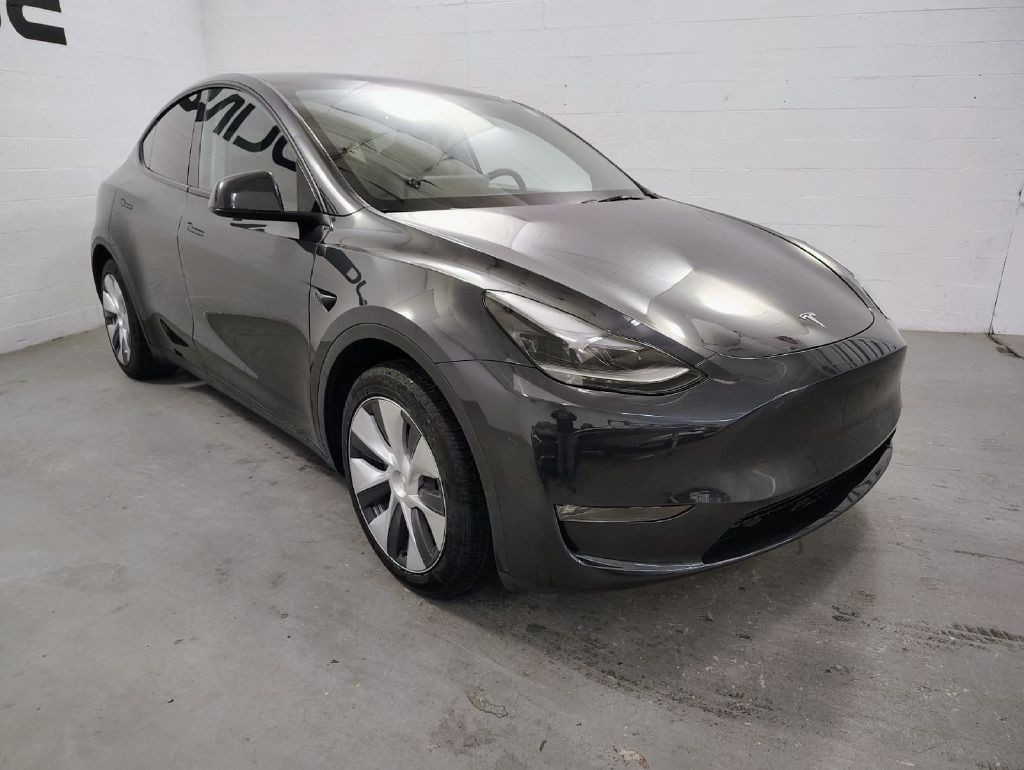 2024 Tesla Model Y Image 3