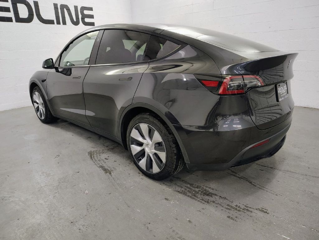 2024 Tesla Model Y Image 11