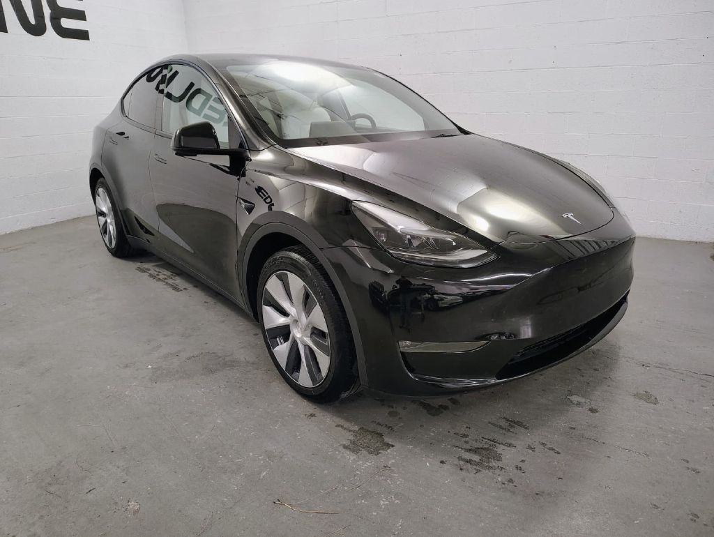 2023 Tesla Model Y Image 3