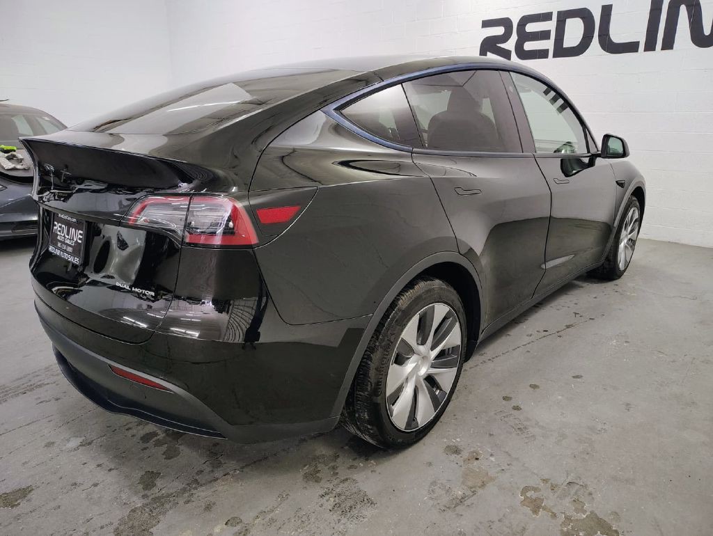 2023 Tesla Model Y Image 10