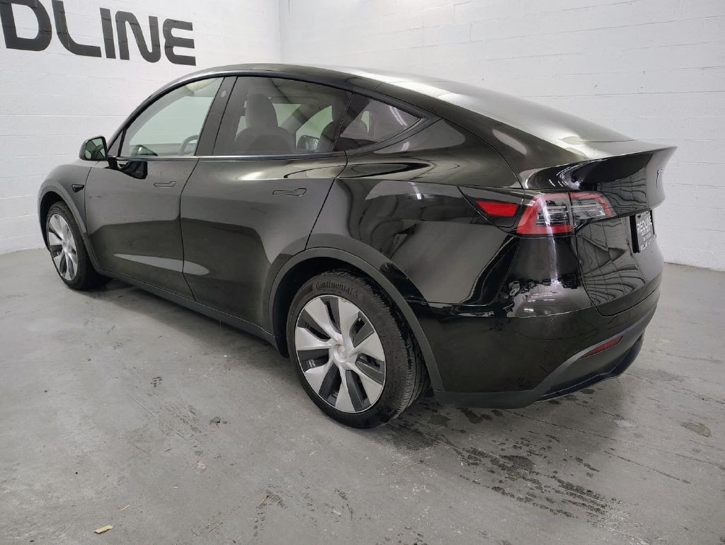 2023 Tesla Model Y Image 11