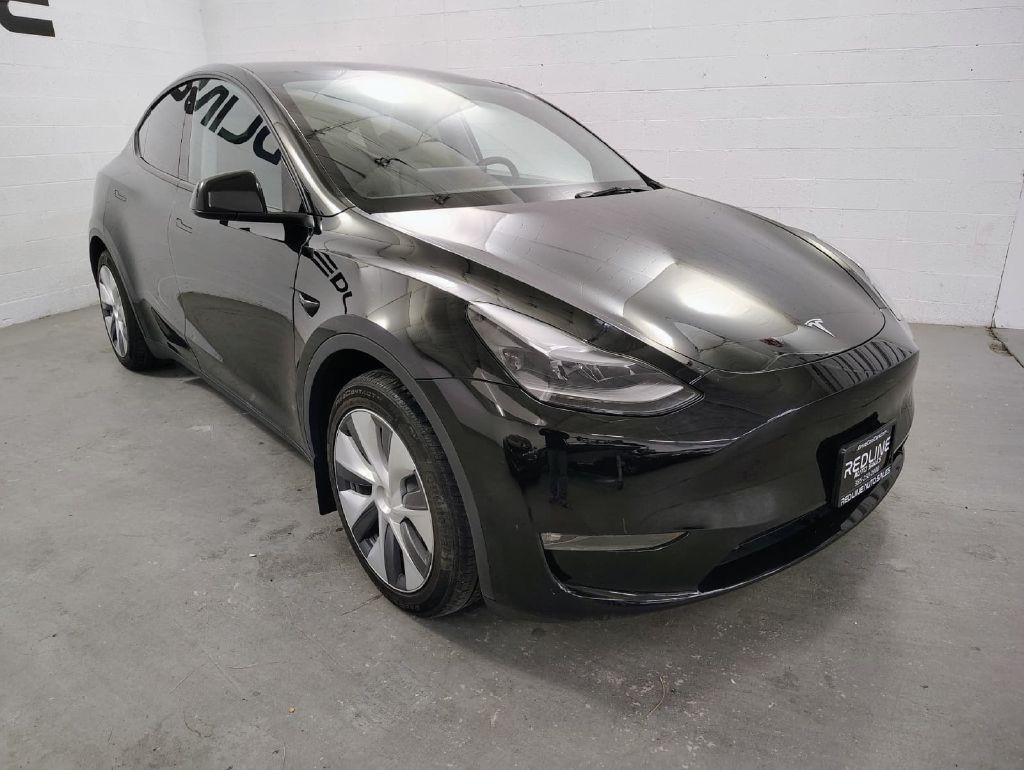 2023 Tesla Model Y Image 3