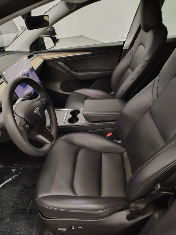 2023 Tesla Model Y Image 8