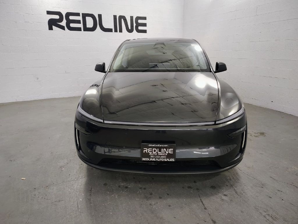 2026 Tesla Model Y Image 2