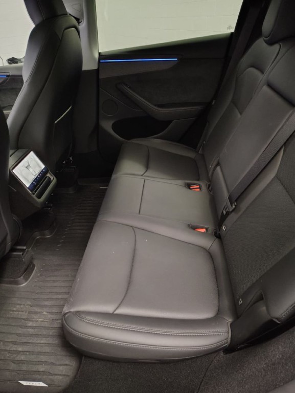 2026 Tesla Model Y Image 6